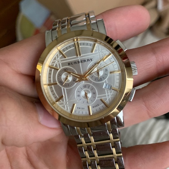 Men’s Burberry Watch Gold & Silver 40 MM Heritage - Picture 2 of 5